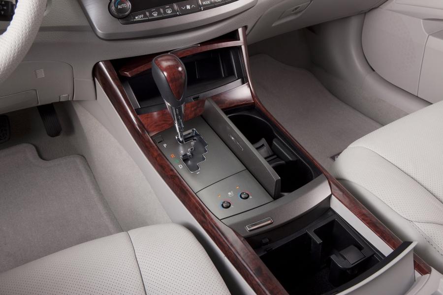 Детали интерьера Toyota Avalon (GSX30) 2011 года  (фото 51 из 84)